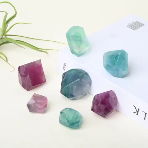 Piedra Bruta de Fluorita Natural Pulida a Mano Corte Geométrico Espécimen Mineral de Cristal Irregular Decoración del Hogar