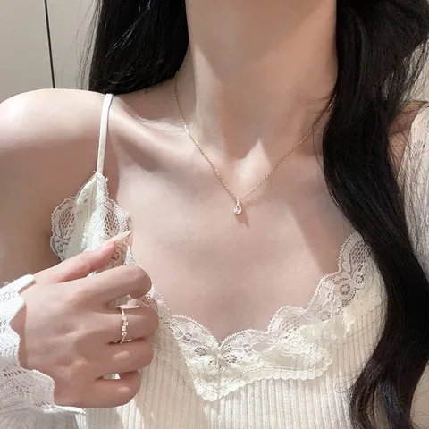 Minimalist Titanium Steel Teardrop Rhinestone Pendant Necklace Gold Dainty Clavicle Chain Fashion Jewelry Gift for Women