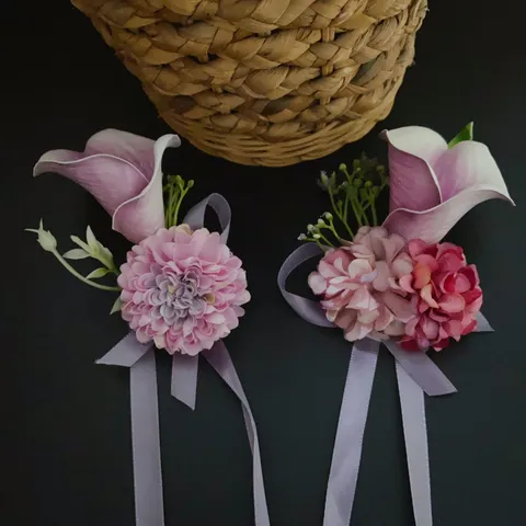 Helles Lila Künstliche Seidenblume Handgelenk Corsage Hochzeitsfeier Geschäftstreffen Fotografie Blumendekoration Handgelenkband