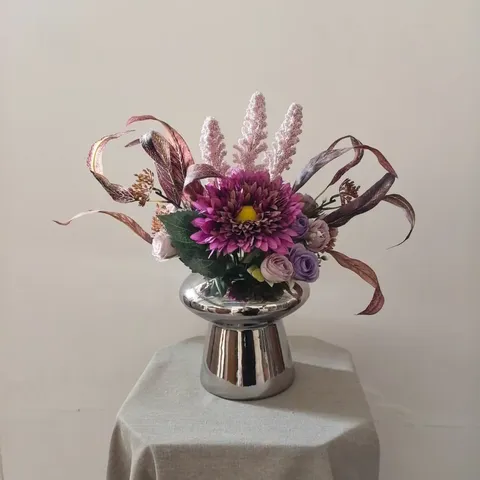 Bouquet de Fleurs Artificielles Violettes Modernes Fleur de Soie Avec Vase Décoration de Maison Photographie de Mariage Fond de Fête Fausses Fleurs