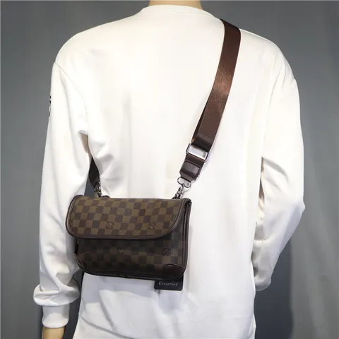 Sac Bandoulière Homme en Cuir PU Damier Vintage Décontracté Sac Messager à Rabat Imperméable Mode Sac d'Épaule