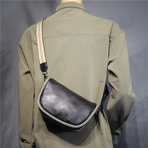 Borsa a Tracolla da Uomo in Pelle PU Casual Borsa a Sella Minimalista Dumpling Borsa Sportiva Vintage per il Commuting Quotidiano