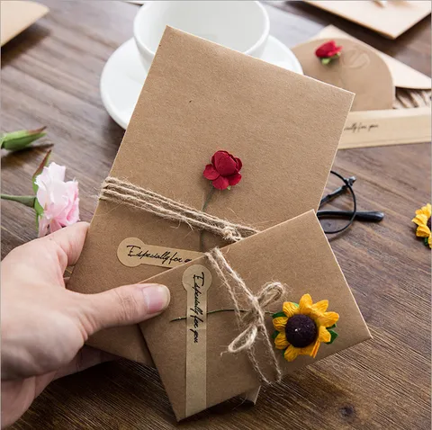 Carte de Vœux Fleur Séchée en Papier Kraft Vintage Petite Carte Vide Avec Enveloppe Pour Anniversaire Remerciement Cadeau