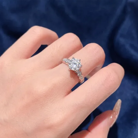 Anello in Moissanite da 1 Carato per Donna Taglio Brillante Rotondo Geometrico Rame Tonalità Argento Anello di Fidanzamento Gioielli