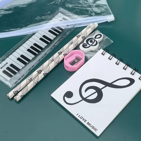 Set de Papelería Notas Musicales Diseño de Piano Estuche Transparente Regla Lápiz Borrador Sacapuntas Cuaderno Regalo Estudiante