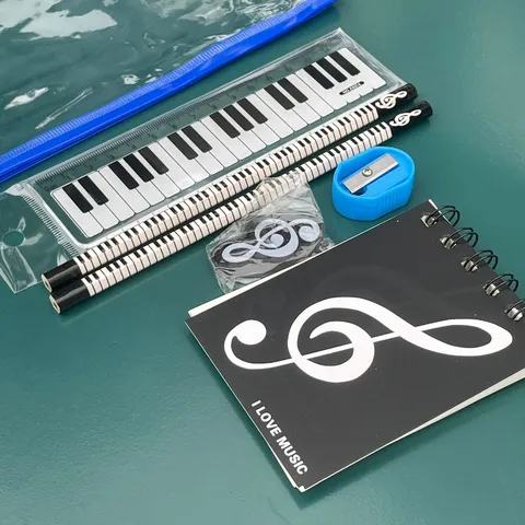 Set de Papelería Notas Musicales Diseño de Piano Estuche Transparente Regla Lápiz Borrador Sacapuntas Cuaderno Regalo Estudiante
