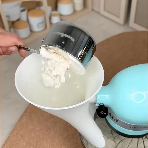 Plastic Flour Funnel For Stand Mixer Baking Powder Additive Pouring Chute With Fixing Hook Kitchen Gadget Tool