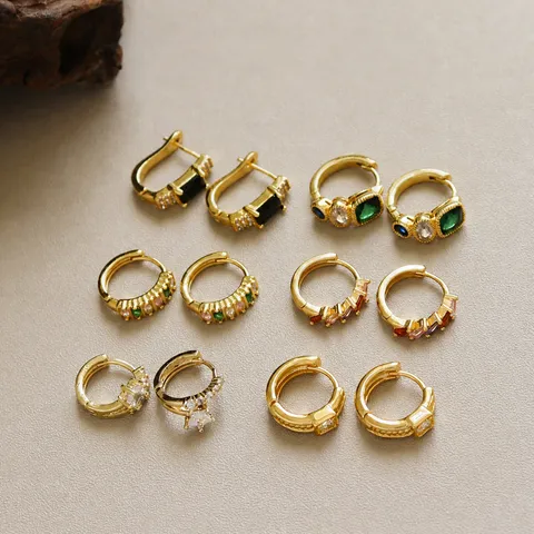 Boucles d'Oreilles de Mode Exquises en Zirconia Coloré pour Femmes en Cuivre de Luxe Léger Polyvalent Incrusté de Zircon Géométrique