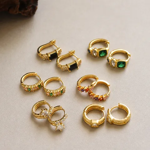 Boucles d'Oreilles de Mode Exquises en Zirconia Coloré pour Femmes en Cuivre de Luxe Léger Polyvalent Incrusté de Zircon Géométrique