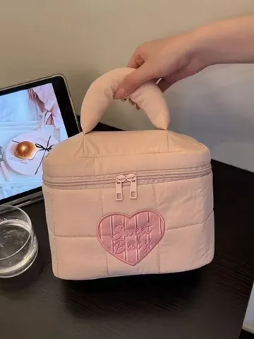 Ins Stil Gesteppte Kosmetiktasche Große Kapazität Tragbare Reise Make-up Tasche Süße Herz Stickerei Kulturbeutel Organizer Handtasche Für Damen