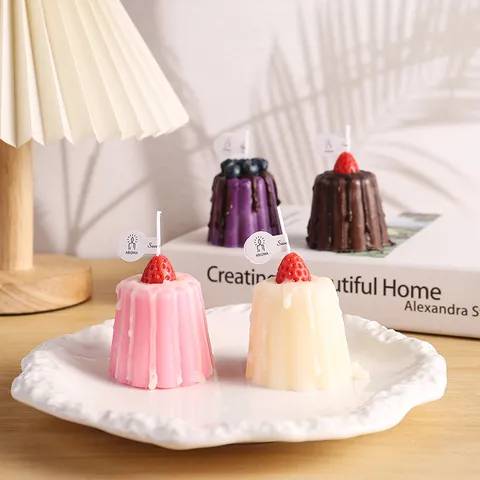 Handmade Strawberry Pudding Scented Candle Realistic Fruit Cake Candle Soy Wax Blend Home Fragrance Indoor Desktop Decoration Ornament