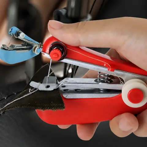 Mini Macchina da Cucire Portatile Manuale in Acciaio Inossidabile e Plastica Strumento di Cucito da Tasca