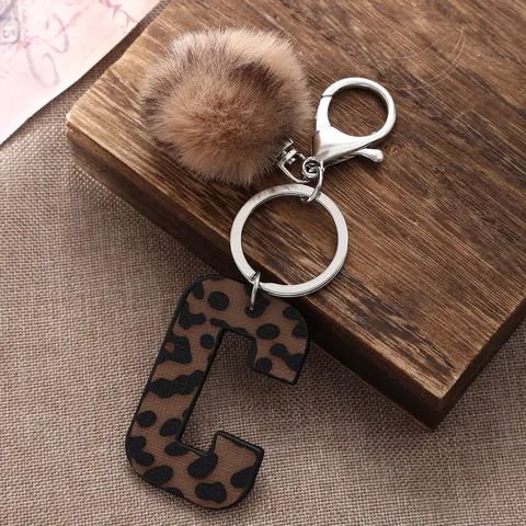 Western Cowboy Stil Leopardenmuster Alphabet Kunstleder Acryl Schlüsselanhänger Weicher Bommel Anhänger Tasche Charm Geschenk Für Den Täglichen Gebrauch