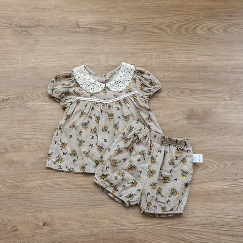 Conjunto Superior e Inferior de Verano para Niña con Camisa Floral de Manga Corta y Pantaloncini de Misto Algodón