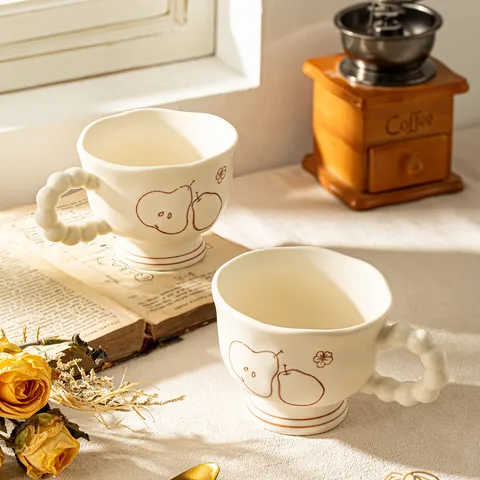 Tasse à Café en Céramique Mate Rétro Ins Motif Poire Créatif Tasse à Eau à Pied Haut Perlée Tasse à Lait Mignonne Cadeau