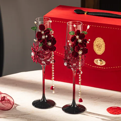 Hochzeit Champagnergläser Kristall Kelch Geschenkkarton Rot Bestickt Blumen Perle Quaste Trinkbecher