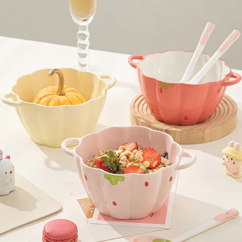 Bol à Soupe à Double Oreille en Céramique Crème INS Motif Floral Fraise Mignon Bol à Salade Ramen Résistant au Micro-Ondes Vaisselle de Cuisine