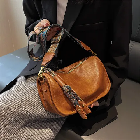 Sac à Bandoulière Souple en Cuir PU Minimaliste Urbain pour Femmes Grande Capacité Couleur Unie Casual avec Détails de Surpiqûres
