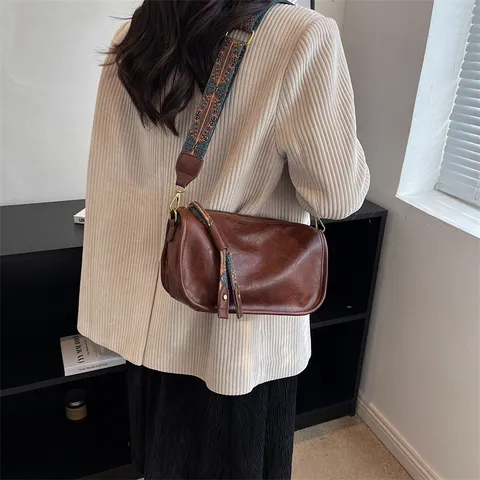Sac à Bandoulière Souple en Cuir PU Minimaliste Urbain pour Femmes Grande Capacité Couleur Unie Casual avec Détails de Surpiqûres
