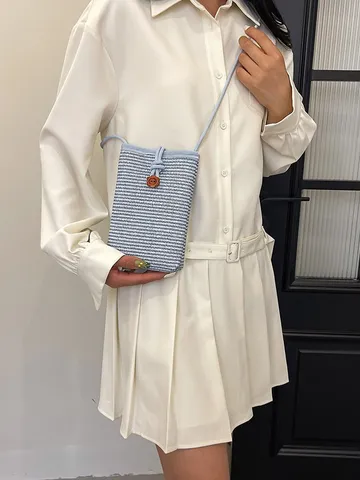 Sac Bandoulière Tissé en Paille Mode Femme Mini Casual Couleur Unie Sac Téléphone avec Bouton Fleur en Bois
