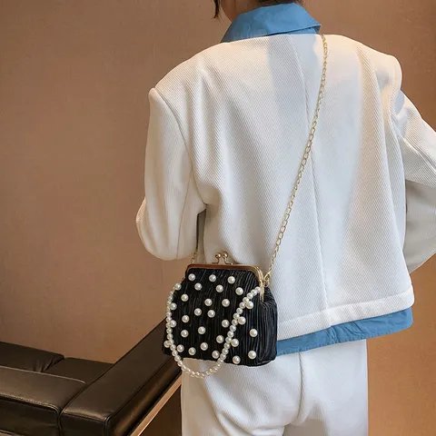 Sac Bandoulière Plissé en Cuir PU pour Femmes Style Doux Fermoir Baiser Sac à Main de Soirée Chaîne en Perle Artificielle