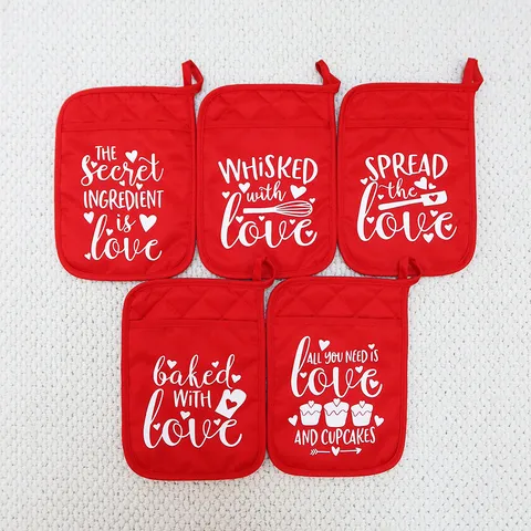 San Valentino Rosso Presina Resistente al Calore Poliestere Trapuntato Cottura Isolamento Pad Con Citazioni d'Amore