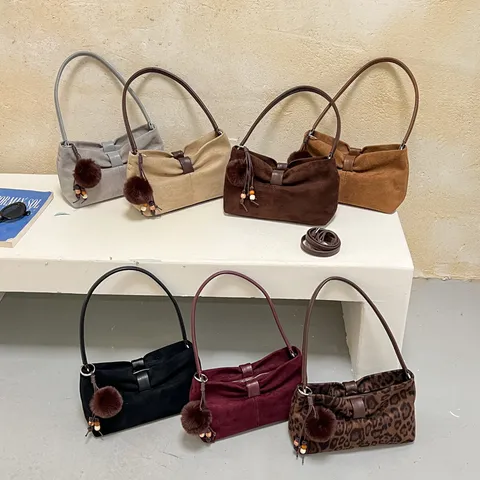 Vrouwen Suède Strik Schoudertas Minimalistisch Woon-werkverkeer Onderarm Tas Mode Trendy Patchwork Handtas Met Kwastje Ornament