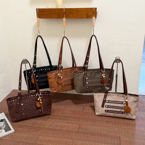 Vintage Suède Grote Capaciteit Tote Tas Vrouwen Klinknagel Woon-werkverkeer Schoudertas Effen Kleur Okseltas