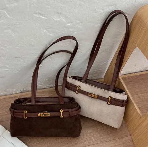 Sac sous le bras rétro en suédine pour femmes Boucle de ceinture classique Sac Baguette Boston Couleur unie Sac élégant quotidien