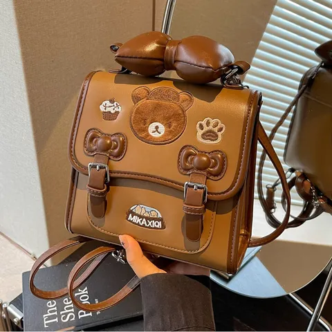 Dames Mode Strik Rugzak Kawaii Beer Borduurwerk PU Leer Handtas Casual Woon-werkverkeer Schoudertas Multifunctionele Daypack Voor School Dagelijks Gebruik