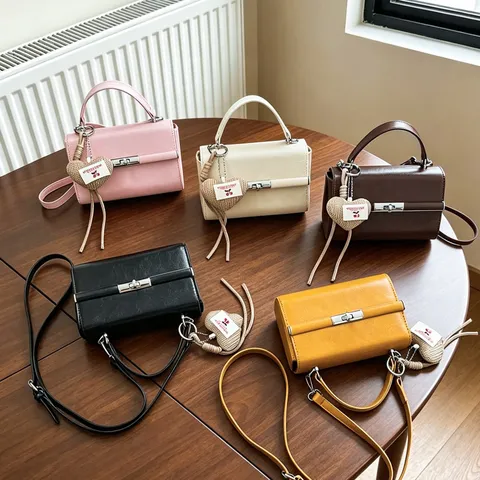 Women High-End PU Leather Small Square Bag Fashion Crossbody Shoulder Bag With Heart Pendant Minimalist Satchel Top Handle Bag
