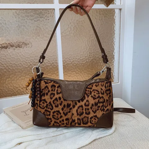 Retro PU Lederen Schoudertas Vrouwen Casual Dumpling Hobo Tas Chique Patchwork Okseltas Met Houten Kralen Hanger