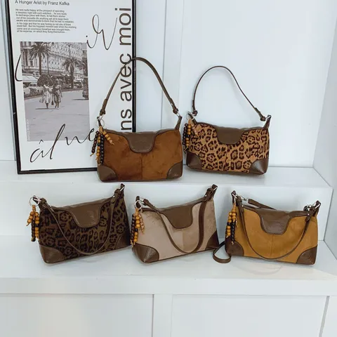 Retro PU Lederen Schoudertas Vrouwen Casual Dumpling Hobo Tas Chique Patchwork Okseltas Met Houten Kralen Hanger