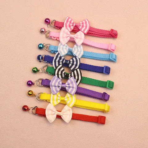 Joli Collier pour Animal de Compagnie avec Nœud Papillon à Carreaux et Cloche Sangle de Cou Réglable en Polyester pour Chat et Chien Accessoires de Mode pour Animaux