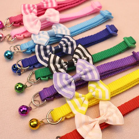 Joli Collier pour Animal de Compagnie avec Nœud Papillon à Carreaux et Cloche Sangle de Cou Réglable en Polyester pour Chat et Chien Accessoires de Mode pour Animaux