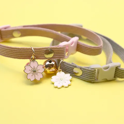 Corduroy Huisdierhalsband Met Bloemvormige Metalen Hanger En Bel Schattige Kattenhalsband Kleine Hond Nekband Huisdier Accessoires