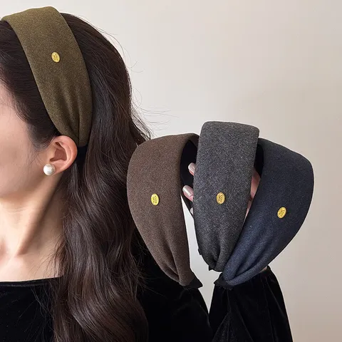 Diadema de Lana de Ala Ancha para Mujer Estilo Francés Elegante Aro de Pelo Con Etiqueta de Metal Accesorios de Pelo de Color Sólido Para Otoño Invierno