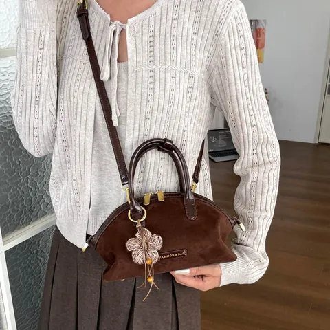 Vintage Damen Suede PU Leder Handtasche Koreanischer Stil Retro Schulter Umhängetasche Minimalistische Pendler Kissen Tasche Mit Blumen Anhänger