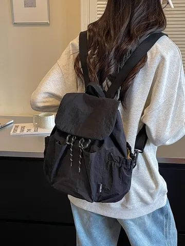 Sac à Dos Femme en Polyester Léger Mode Grande Capacité Sac d'École de Voyage Décontracté Avec Cordon et Rabat
