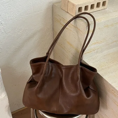 Vintage PU Leather Large Capacity Tote Bag For Women Minimalist Commuter Shoulder Bag Soft Oil Wax Leather Handbag Casual Daily Carry Bag