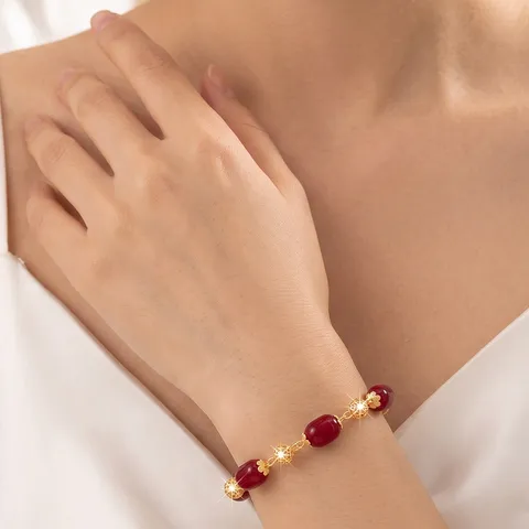 Braccialetto placcato oro in stile cinese da donna Elegante braccialetto di perline di agata rossa artificiale Gioielli vintage con strass regalo