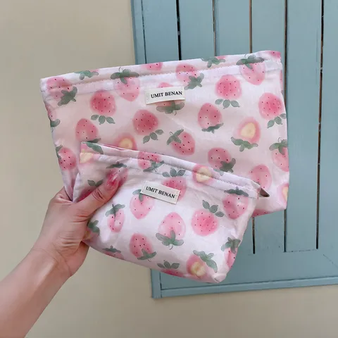 Strawberry Print Cosmetic Bag Large Capacity Portable Canvas Makeup Pouch Cute Berry Pattern Wash Bag Travel Organizer