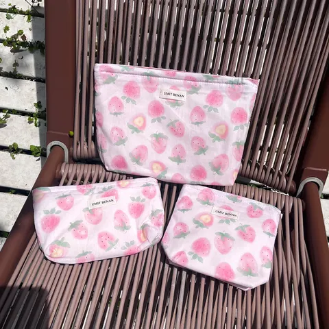 Strawberry Print Cosmetic Bag Large Capacity Portable Canvas Makeup Pouch Cute Berry Pattern Wash Bag Travel Organizer