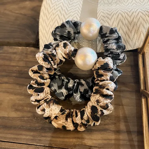 Fashion Korean Style Leopard Print Satin Hair Scrunchies With Large Artificial Pearl Hair Accessories For Women