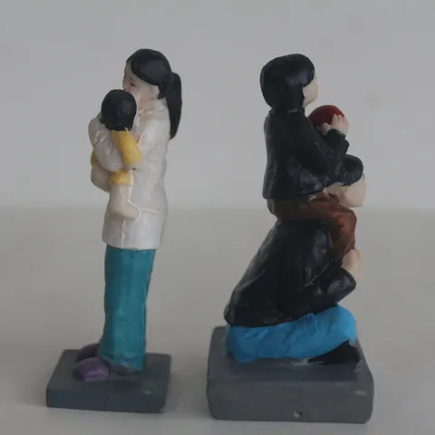 Resin Family Figurine Sand Tray Toys Father Mother Children Character Sculpture Desktop Ornament Home Decor Crafts