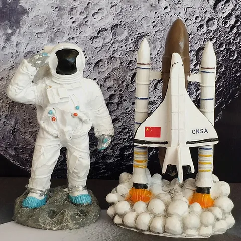 Space Shuttle Resin Ornament Astronaut Rocket Model Desktop Decor Creative Science Space Toy Home Office Decoration