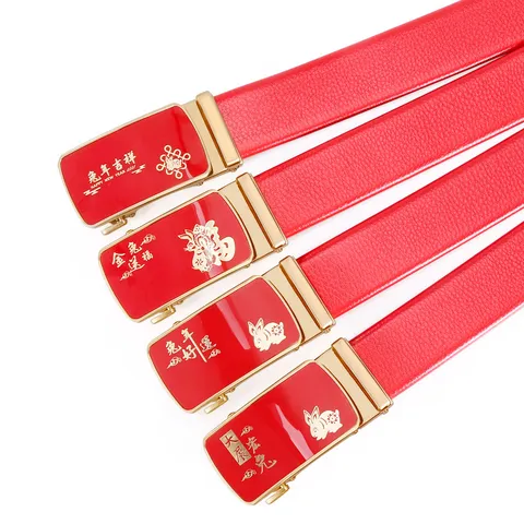 Herren Chinesisch Rot Ledergürtel Automatischer Metallverschluss Business Casual Bund Neujahr Hasenjahr Design