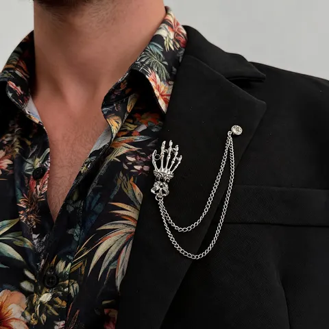 Gothic Punk Skull Hand Claw Brooch For Men Alloy Rhinestone Tassel Chain Brooch Pins For Suit Halloween Hip Hop Jewelry