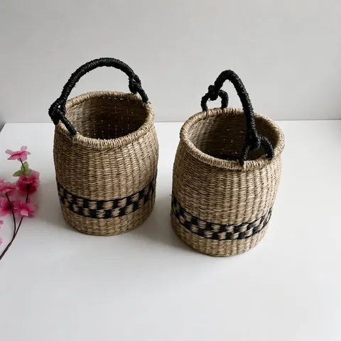 Vietnamese Handcrafted Woven Seagrass Storage Basket Natural Straw Bucket Basket With Handle For Home Organization And Picnic