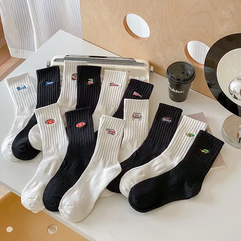Unisex Cotton Mid-Tube Socks Casual Streetwear Breathable Sweat-Absorbent Cute Animal Embroidery Crew Socks